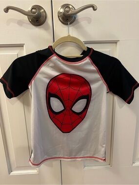 Boys Marvel Spider-Man Short Sleeve rash guard size medium
